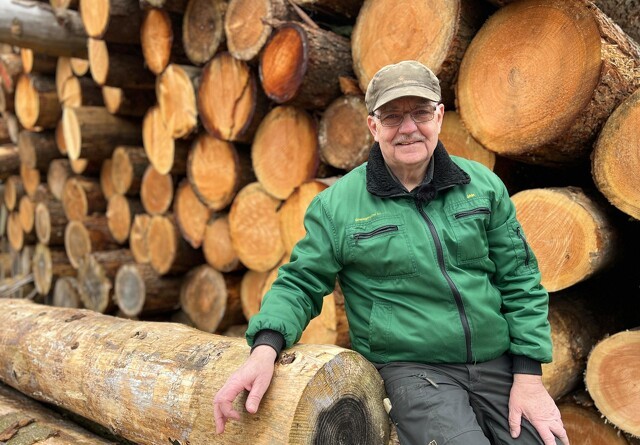 Jan har skabt et af landets største savværker: En træstamme er som en gris