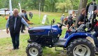 Multifunktionel traktor til smalle passager
