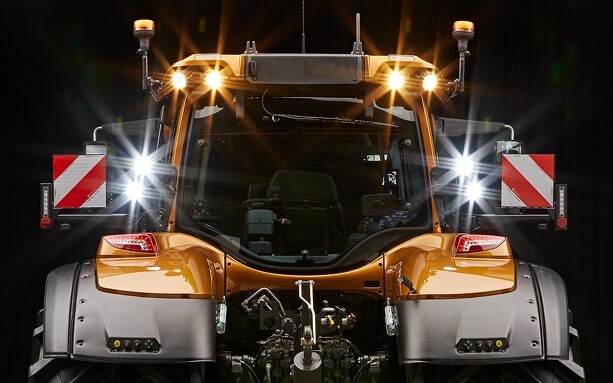 Valtra har set lyset: Lancerer fleksibelt arbejdslys-system til traktorer